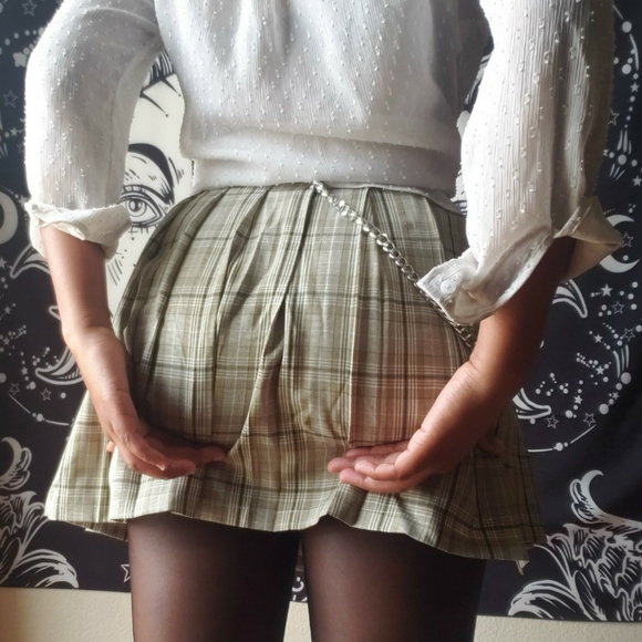 Green Plaid Irregular Pleated Skirt - Picture 3 of 11